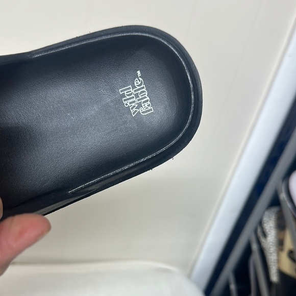 Wild Fable Black Minimalist Sandals New - Picture 7 of 8